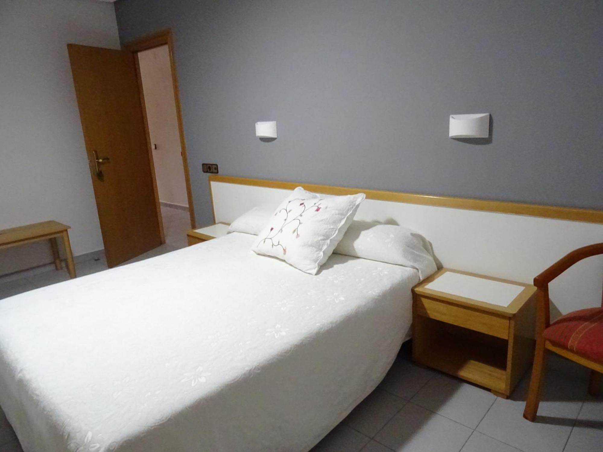 Hostal Pirineos Ainsa Bagian luar foto