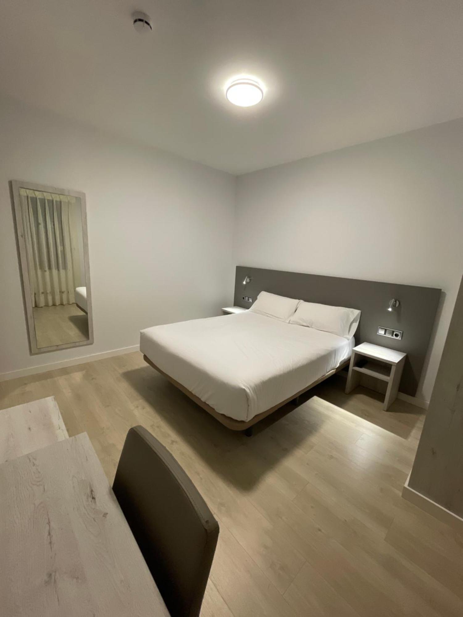 Hostal Pirineos Ainsa Bagian luar foto