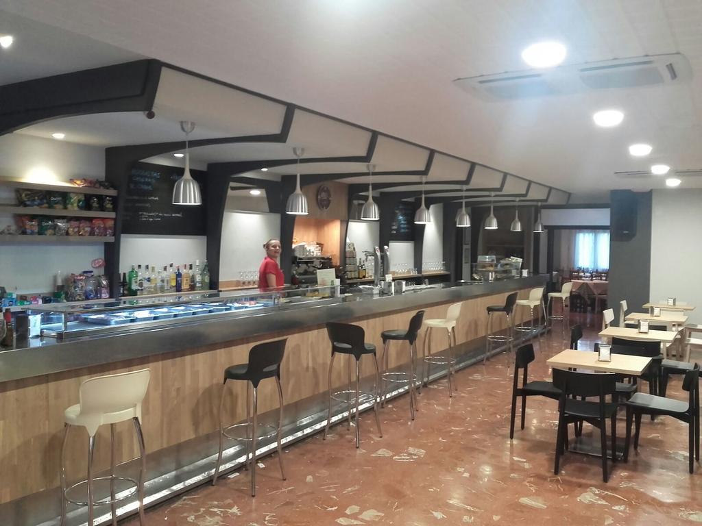 Hostal Pirineos Ainsa Bagian luar foto